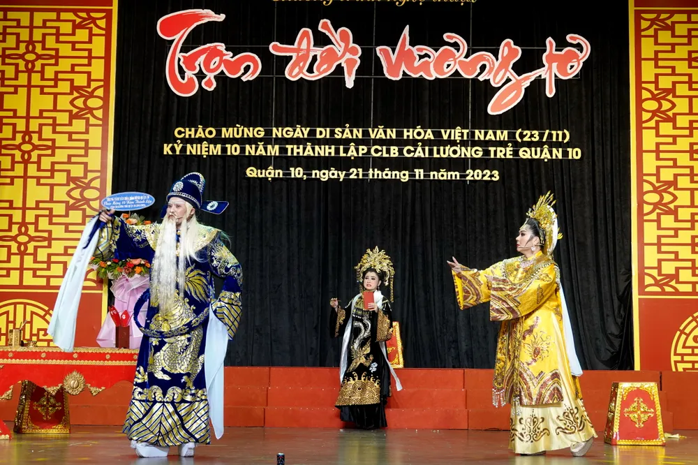 Trích đoạn cải lương &quot;Xử án Thượng Dương&quot;. Ảnh: THÚY BÌNH