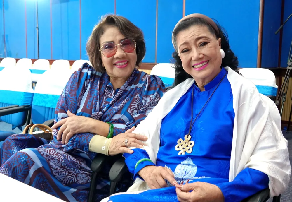 NSND Kim Cương và NSND Lệ Thủy, hai nghệ sĩ kỳ cựu của sân khấu TPHCM. Ảnh: THÚY BÌNH