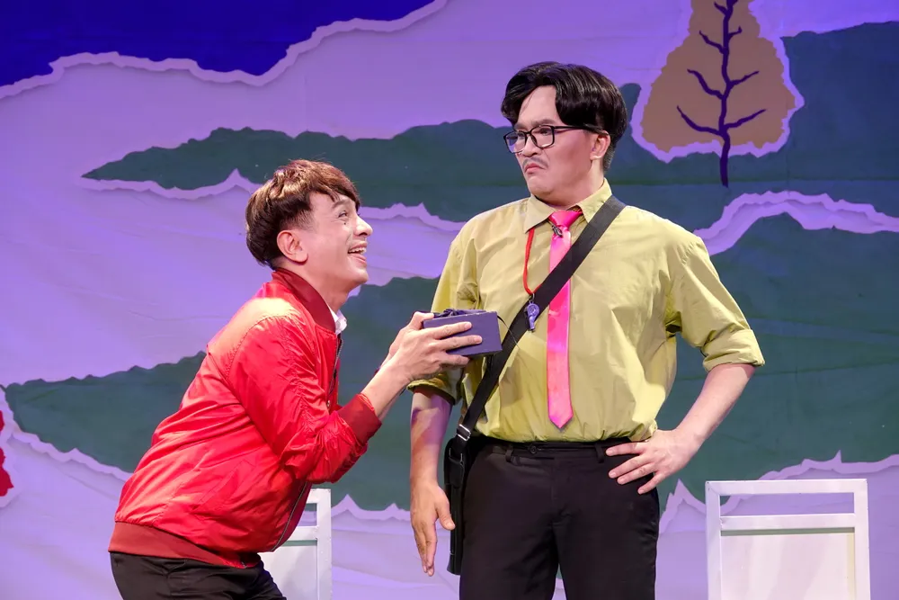 NS Đình Toàn và NS Đại Nghĩa tung hứng nhiều mảng miếng hài vui nhộn, thú vị. Ảnh: THÚY BÌNH