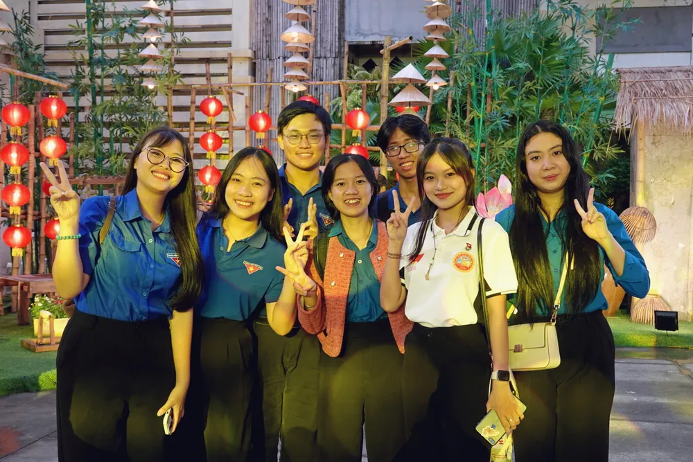Các chương trình biểu diễn sân khấu trong chuỗi hoạt động “Những ngày Văn học - Nghệ thuật TPHCM” thu hút sự quan tâm theo dõi của các bạn Đoàn viên thanh niên thành phố. Ảnh: THÚY BÌNH doan vien.JPG