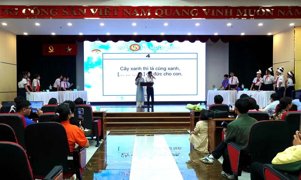 Hội thi "Kiến thức muôn màu" năm 2025 diễn ra sôi nổi, tươi vui, ý nghĩa và hấp dẫn với các em học sinh. Ảnh: THÚY BÌNH DSC01726.JPG