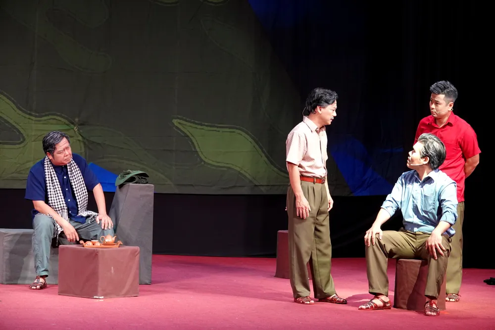 Một cảnh trong vở diễn. Ảnh: THÚY BÌNH DSC02749.JPG