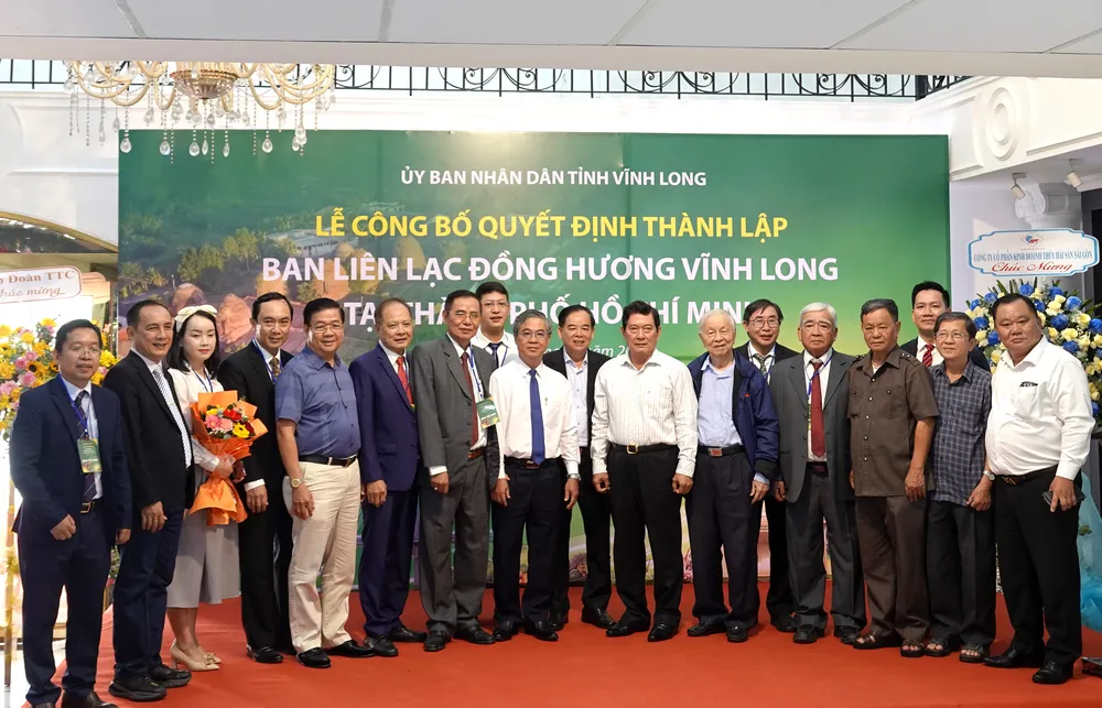 Các đại biểu tham dự Lễ ra mắt Ban liên lạc đồng hương Vĩnh Long tại TPHCM. Ảnh: THÚY BÌNH