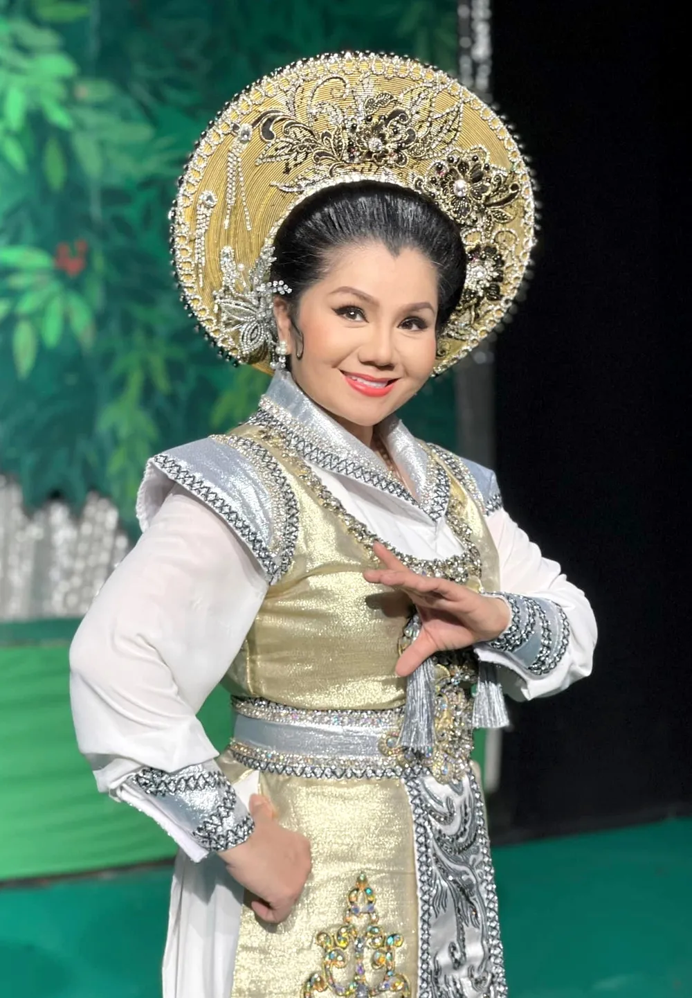 Meriterande konstnär Tú Sương 475454109_1361848071609393_3219080111505353328_n.jpg