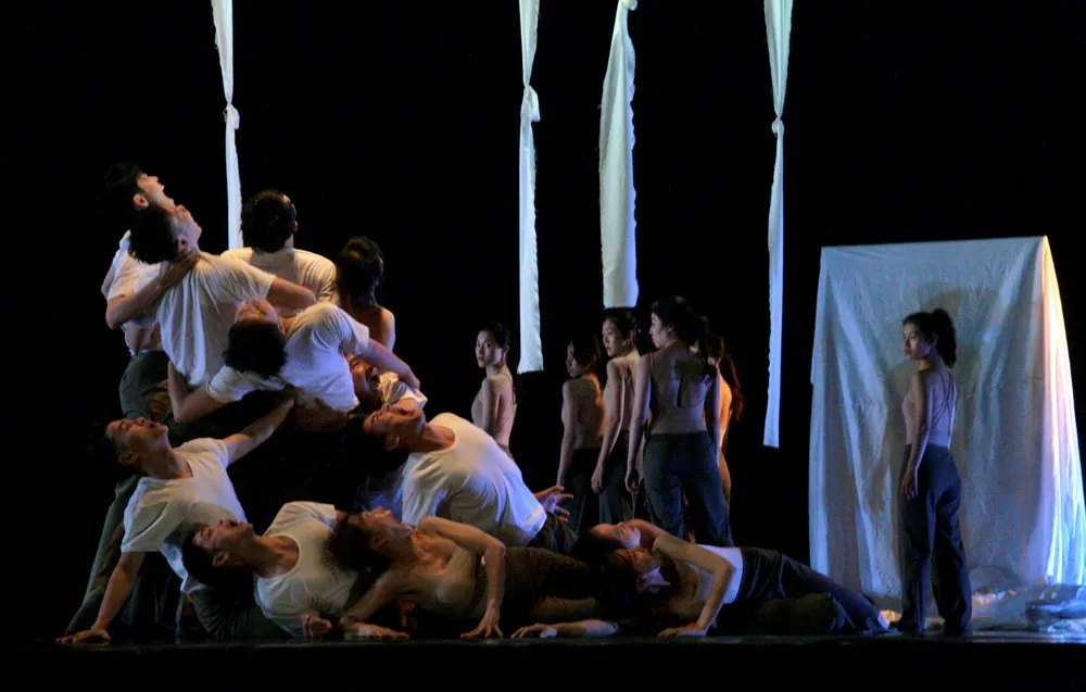 Kịch múa "Hoàng hôn" với những cảnh diễn mang nhiều hoài niệm về một thời quân dân Việt Nam kiên trung đấu tranh cách mạng, quyết giành lại độc lập tự do dân tộc. Ảnh: THÚY BÌNH