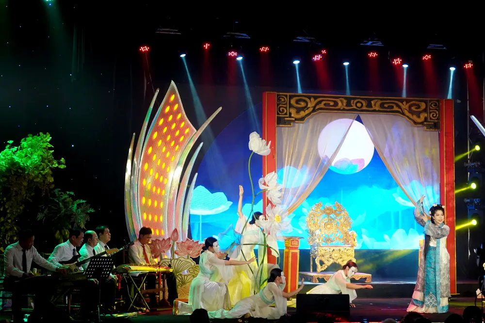 Nguyen Thi HOng Toan - An Giang - Doc thoai dem.JPG