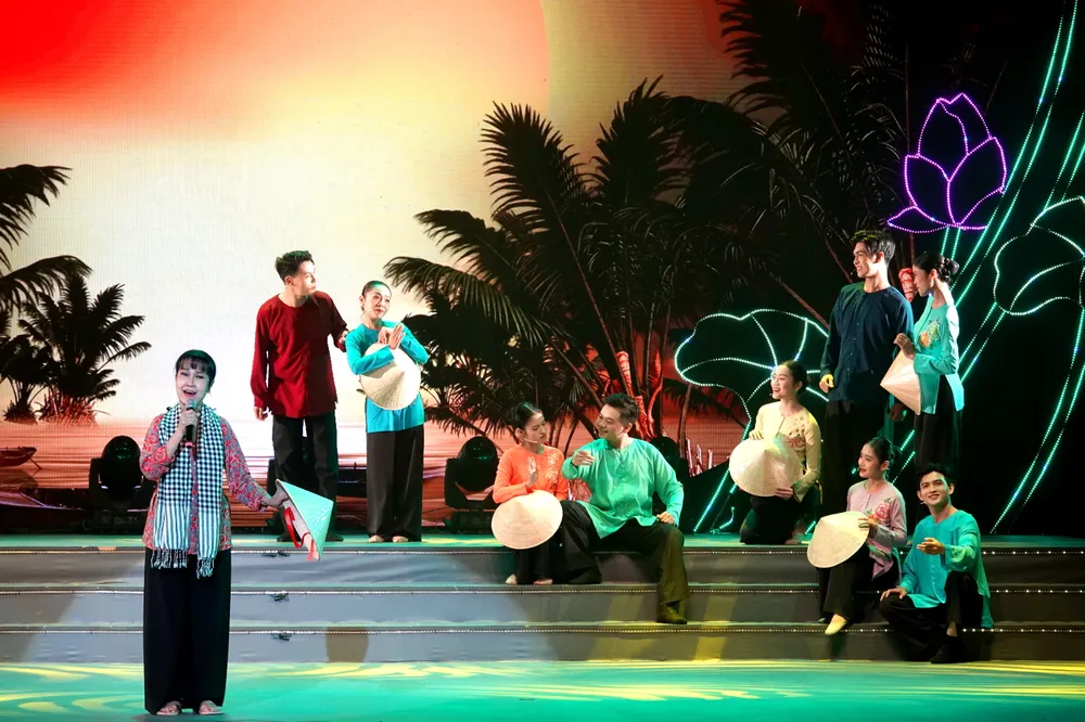 Bich Phuong - Ly Cay khe.JPG