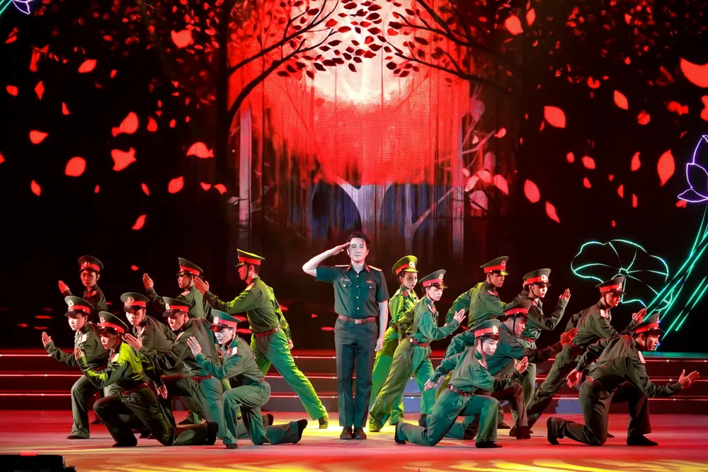 Nguyen Phi Hung - Hay yen long me oi.JPG