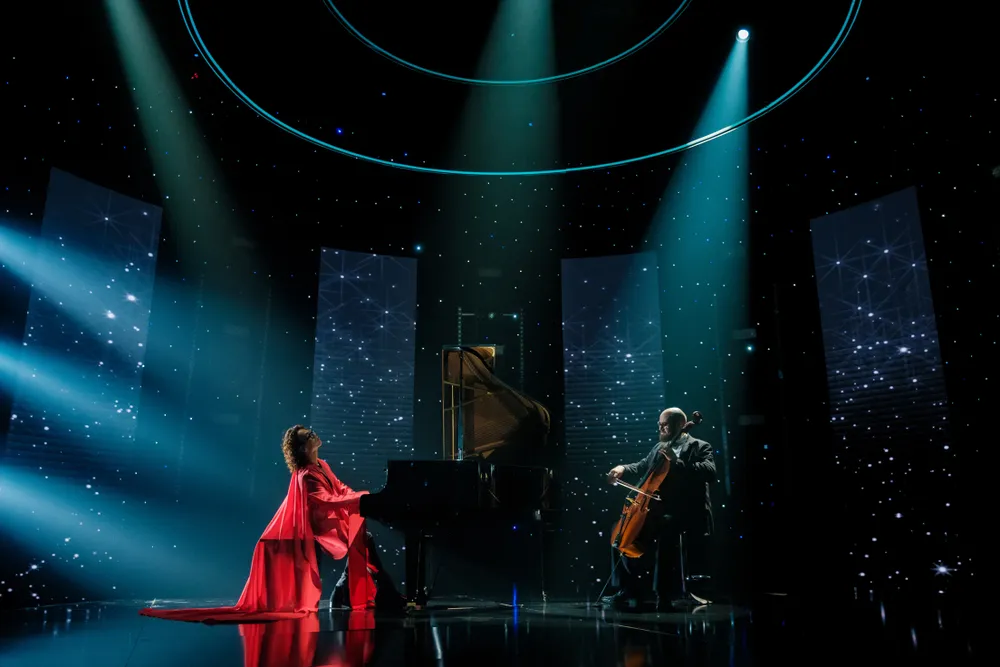 Nghe si Tuan Manh va cello Bryan.jpg