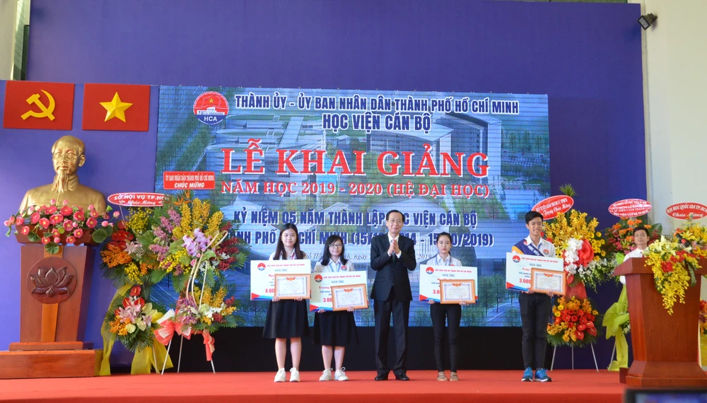 Học viện Cán bộ TPHCM kỷ niệm 5 năm thành lập ảnh 2 Học viện Cán bộ TPHCM kỷ niệm 5 năm thành lập ảnh 2