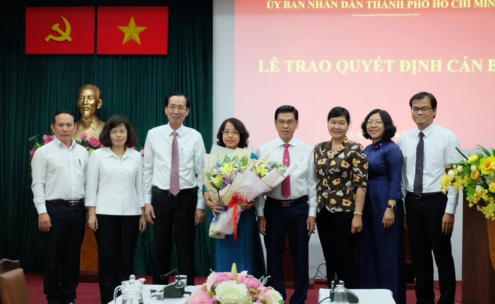 Bà Mai Thị Hồng Hoa làm Phó Chủ tịch UBND quận 1 ảnh 2 Bà Mai Thị Hồng Hoa làm Phó Chủ tịch UBND quận 1 ảnh 2
