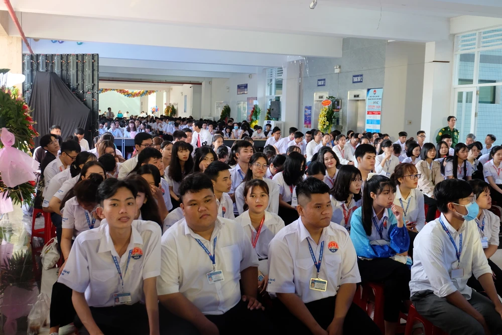 Học viện Cán bộ TPHCM khai giảng năm học mới ảnh 2 Học viện Cán bộ TPHCM khai giảng năm học mới ảnh 2