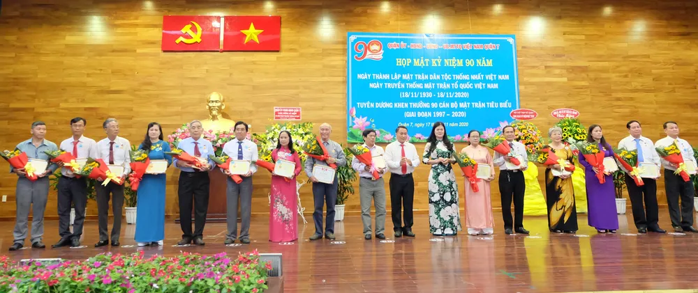 TPHCM: Nhiều địa phương kỷ niệm 90 năm Ngày truyền thống MTTQ Việt Nam ảnh 2 TPHCM: Nhiều địa phương kỷ niệm 90 năm Ngày truyền thống MTTQ Việt Nam ảnh 2