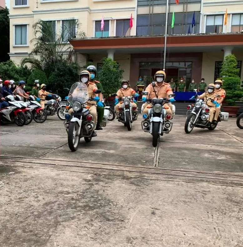 Công an TPHCM đồng loạt ra quân tuần tra, kiểm soát lưu động trong trạng thái “bình thường mới“ ảnh 10