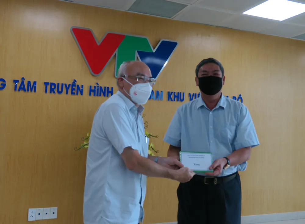 Lãnh đạo TPHCM thăm, động viên phóng viên mắc Covid-19 trong khi làm nhiệm vụ ảnh 2 Lãnh đạo TPHCM thăm, động viên phóng viên mắc Covid-19 trong khi làm nhiệm vụ ảnh 2