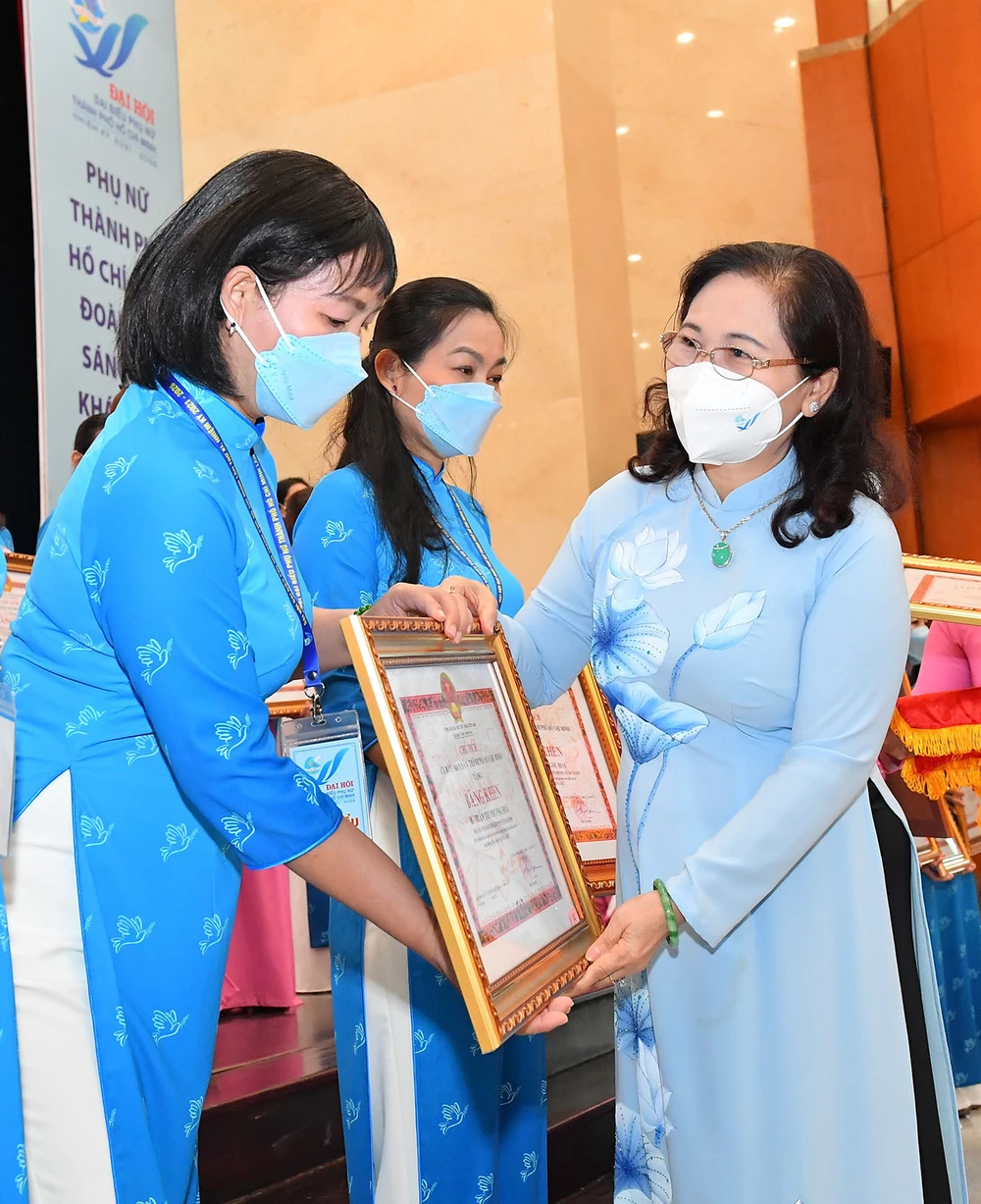 Đồng chí Nguyễn Trần Phượng Trân tiếp tục làm Chủ tịch Hội LHPN TPHCM nhiệm kỳ 2021-2026 ảnh 2 Đồng chí Nguyễn Trần Phượng Trân tiếp tục làm Chủ tịch Hội LHPN TPHCM nhiệm kỳ 2021-2026 ảnh 2