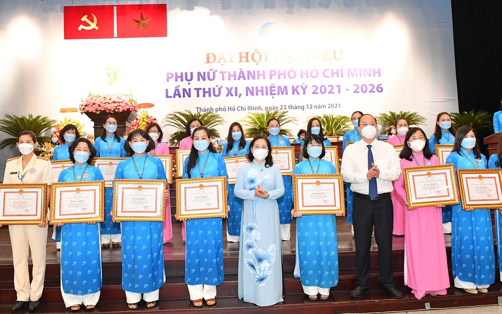 Đồng chí Nguyễn Trần Phượng Trân tiếp tục làm Chủ tịch Hội LHPN TPHCM nhiệm kỳ 2021-2026 ảnh 3 Đồng chí Nguyễn Trần Phượng Trân tiếp tục làm Chủ tịch Hội LHPN TPHCM nhiệm kỳ 2021-2026 ảnh 3