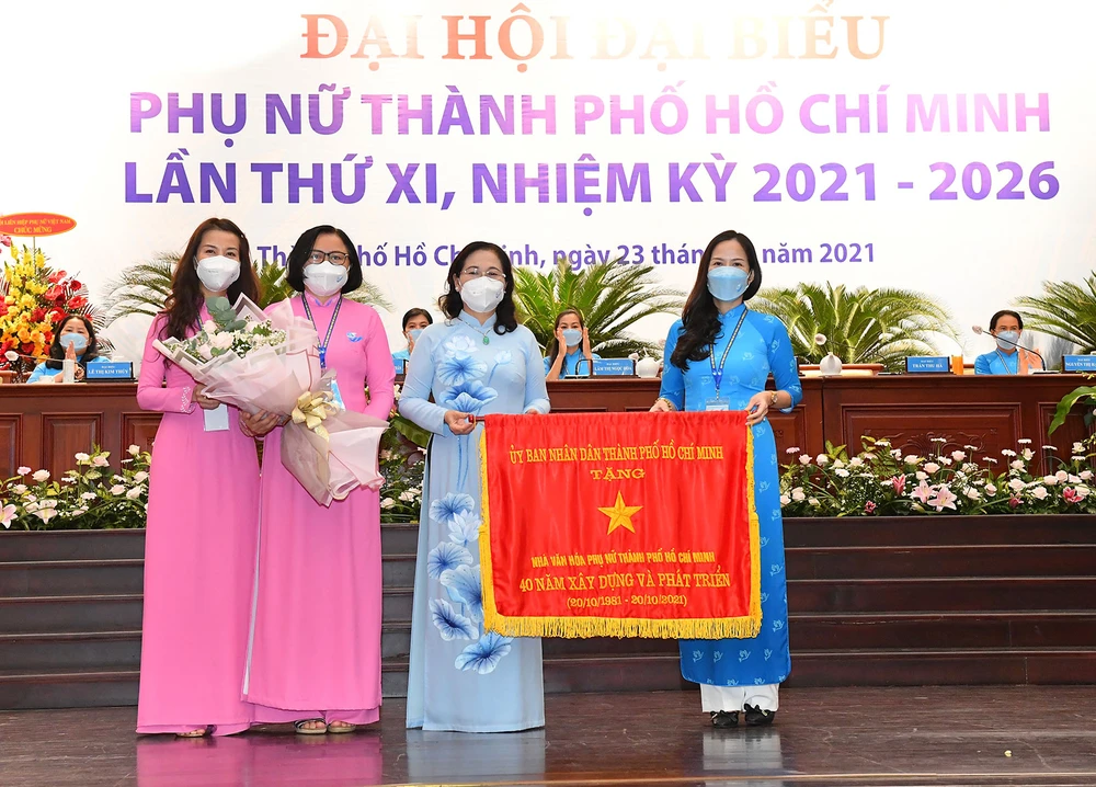 Đồng chí Nguyễn Trần Phượng Trân tiếp tục làm Chủ tịch Hội LHPN TPHCM nhiệm kỳ 2021-2026 ảnh 4 Đồng chí Nguyễn Trần Phượng Trân tiếp tục làm Chủ tịch Hội LHPN TPHCM nhiệm kỳ 2021-2026 ảnh 4