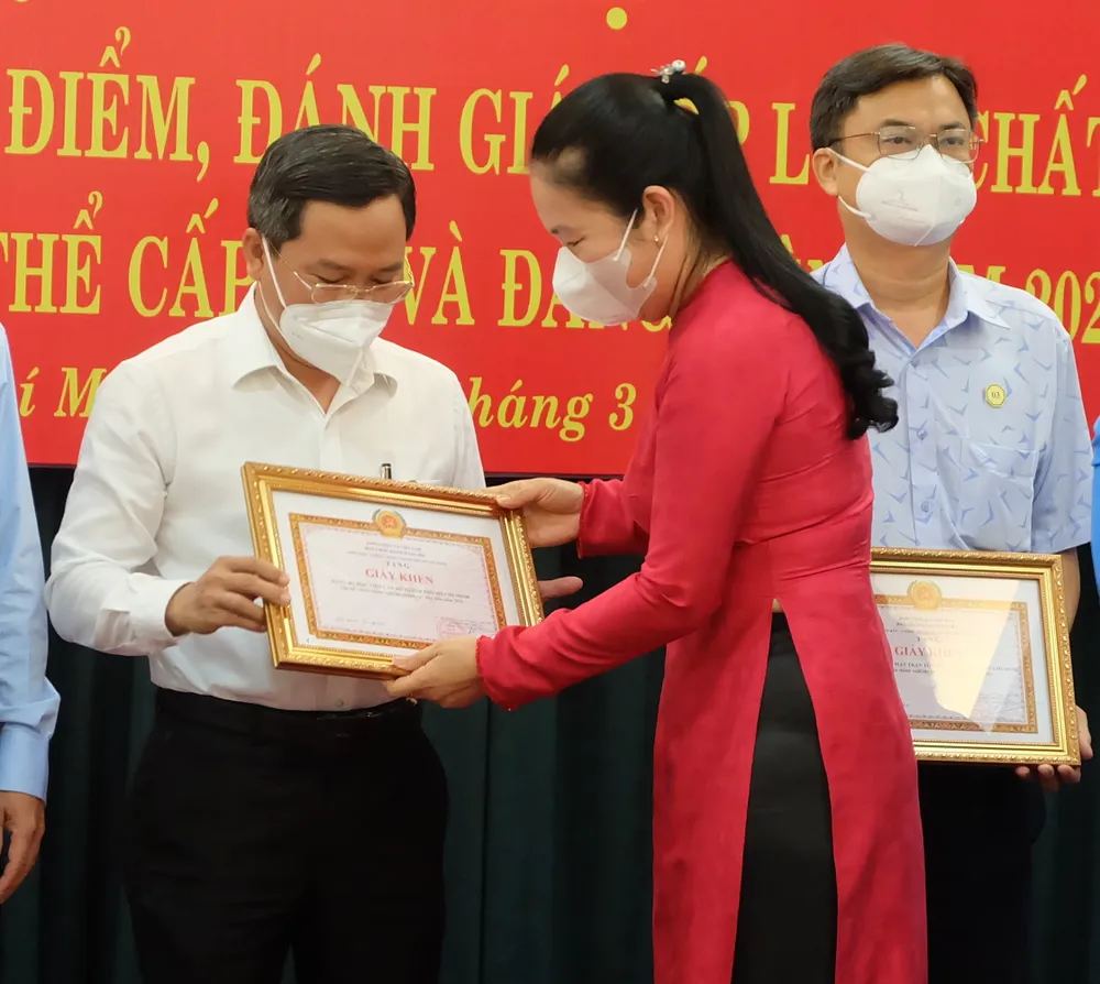 Công khai kết quả kiểm điểm, đánh giá, xếp loại chất lượng đảng viên và tổ chức cơ sở Đảng ảnh 2 Công khai kết quả kiểm điểm, đánh giá, xếp loại chất lượng đảng viên và tổ chức cơ sở Đảng ảnh 2