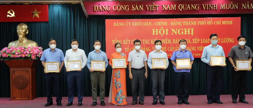 Công khai kết quả kiểm điểm, đánh giá, xếp loại chất lượng đảng viên và tổ chức cơ sở Đảng ảnh 1 Công khai kết quả kiểm điểm, đánh giá, xếp loại chất lượng đảng viên và tổ chức cơ sở Đảng ảnh 1