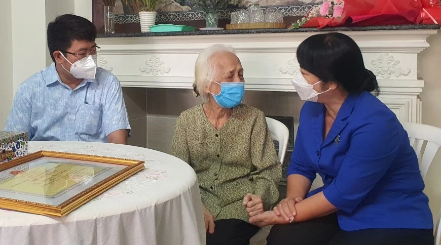Thăm, chúc thọ người cao tuổi tiêu biểu ở TPHCM ảnh 1 Thăm, chúc thọ người cao tuổi tiêu biểu ở TPHCM ảnh 1