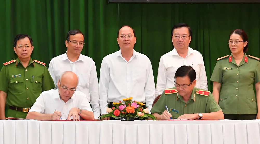 Lực lượng công an và ngành Tuyên giáo TPHCM phối hợp đấu tranh với thông tin xấu, độc ảnh 2 Lực lượng công an và ngành Tuyên giáo TPHCM phối hợp đấu tranh với thông tin xấu, độc ảnh 2