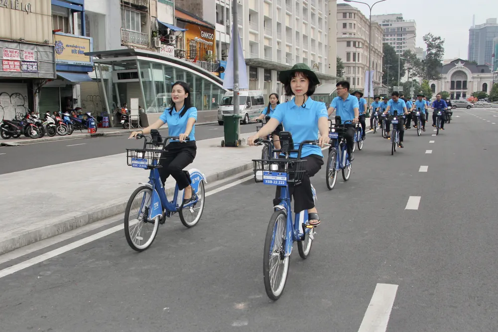 Hành trình Không gian văn hóa Hồ Chí Minh tuyên truyền sử dụng phương tiện công cộng ảnh 2