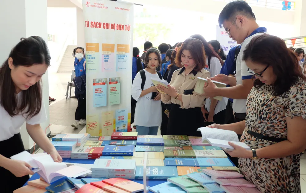 Học viện Cán bộ TPHCM khai mạc Hội sách năm 2022 ảnh 1