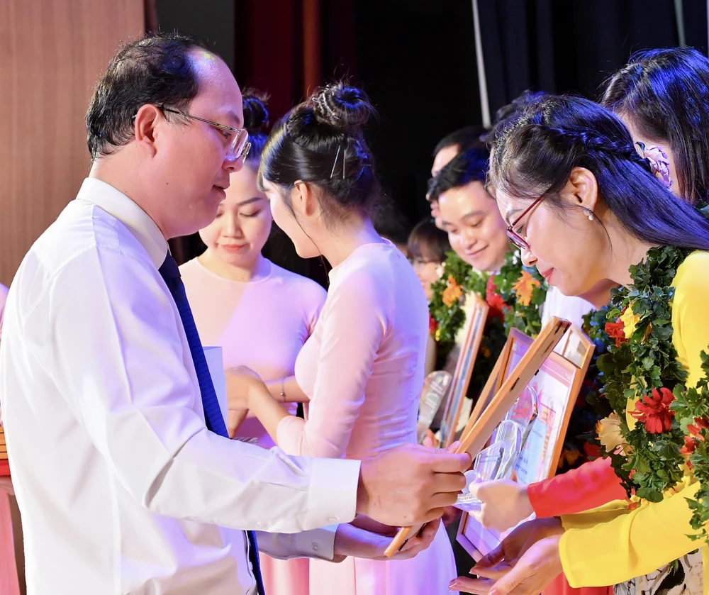 Tuyên dương 244 nhà giáo trẻ tiêu biểu năm 2022 ảnh 3 Tuyên dương 244 nhà giáo trẻ tiêu biểu năm 2022 ảnh 3