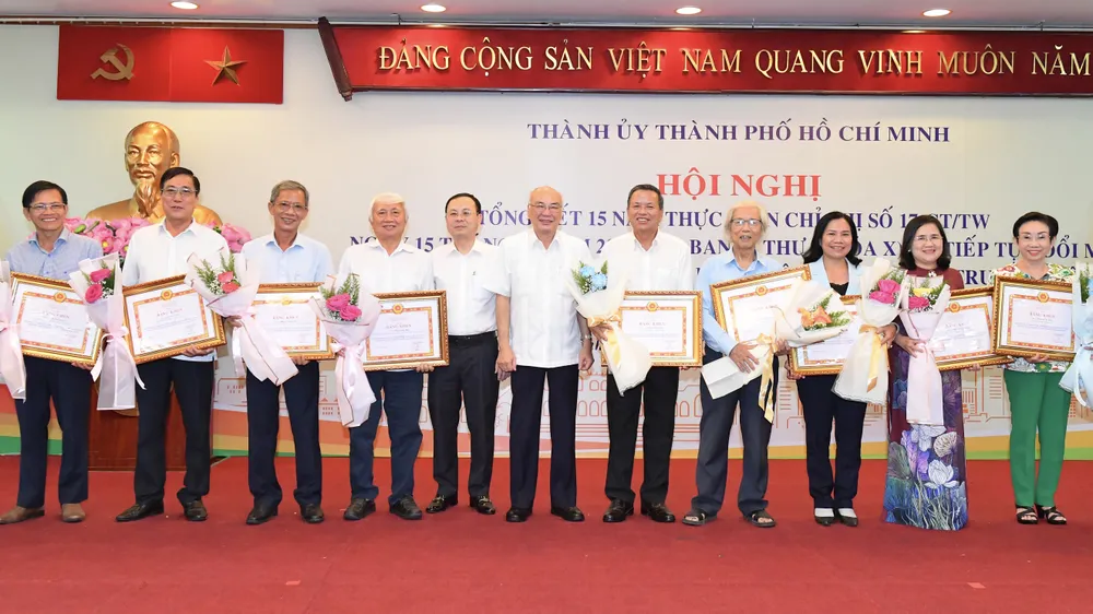 Người làm công tác tuyên truyền miệng phải am hiểu vấn đề, nói đi đôi với làm ảnh 4