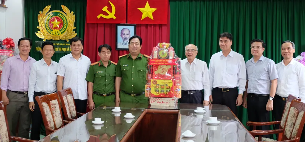 Đồng chí Phan Nguyễn Như Khuê chúc cán bộ, chiến sĩ PC04 năm mới nhiều thắng lợi mới.