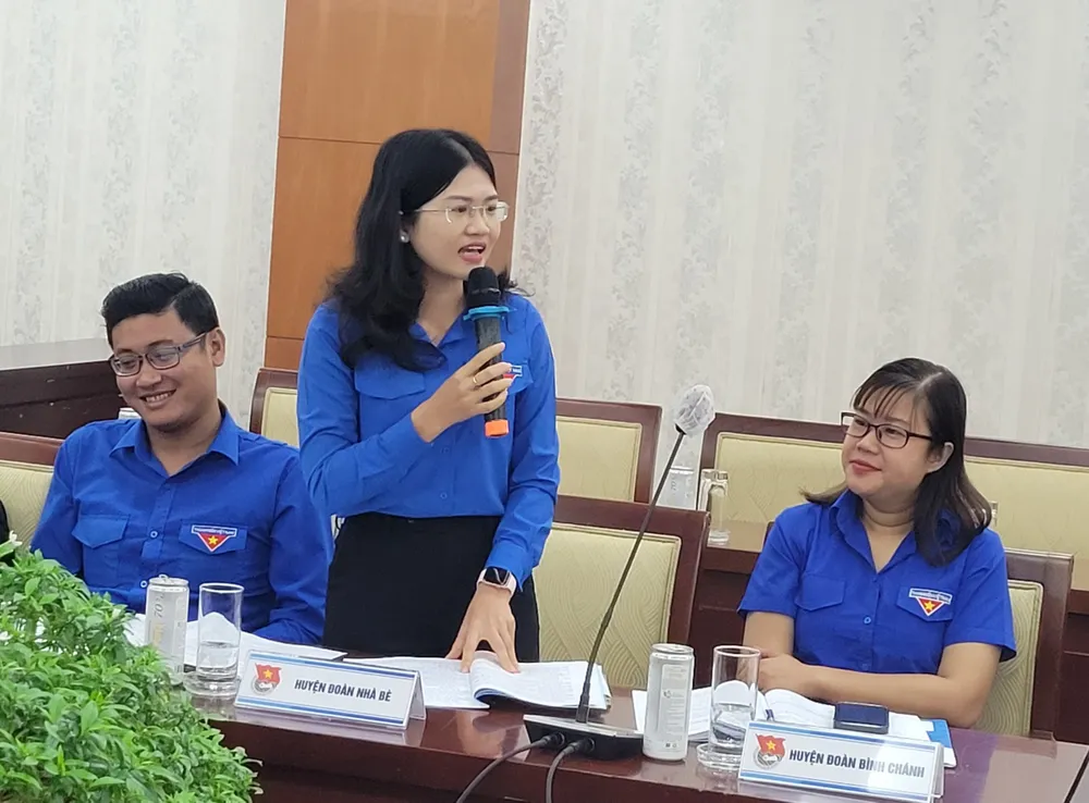 Đại diện Huyện đoàn Nhà Bè nêu ý kiến tại hội nghị Đại diện Huyện đoàn Nhà Bè nêu ý kiến tại hội nghị
