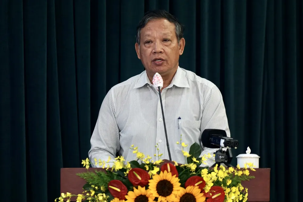 PGS-TS Dương Hoa Xô, Phó Chủ tịch Liên hiệp các hội Khoa học kỹ thuật TPHCM nêu ý kiến tại hội nghị. Ảnh: HOÀNG HÙNG PGS-TS Dương Hoa Xô, Phó Chủ tịch Liên hiệp các hội Khoa học kỹ thuật TPHCM nêu ý kiến tại hội nghị. Ảnh: HOÀNG HÙNG