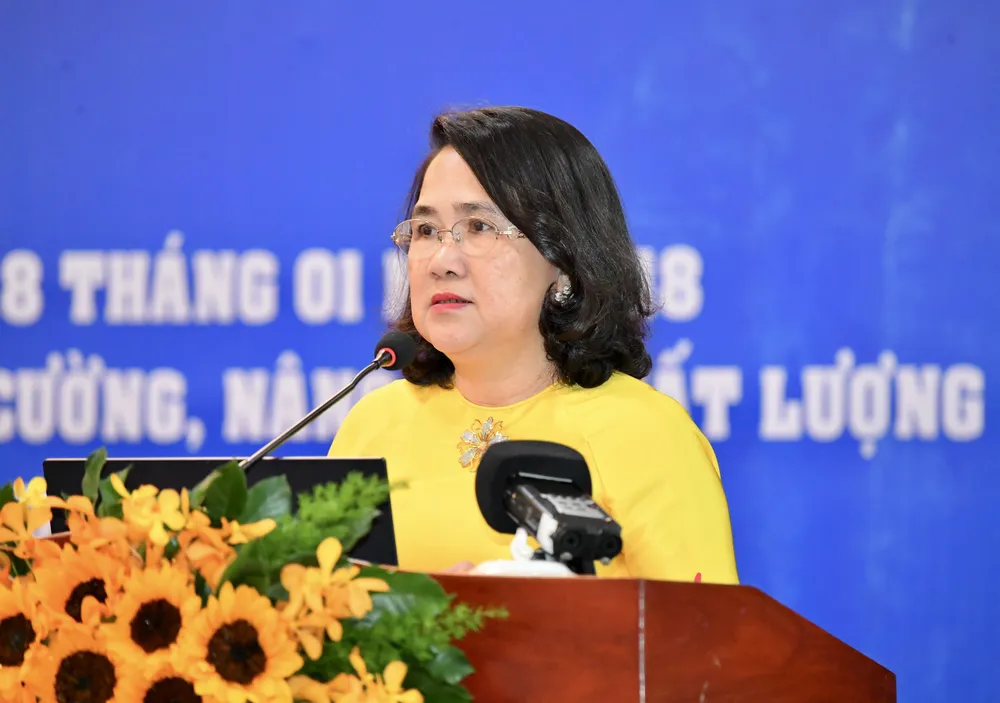 TS Bùi Thị Ngọc Trang kiến nghị xây dựng quy chế để đảm bảo việc học tập trong lớp và các chuyến thực tế, tham quan các bảo tàng, khu di tích, địa chỉ đỏ trên địa bàn Thành phố và các địa phương lân cận. Ảnh: VIỆT DŨNG