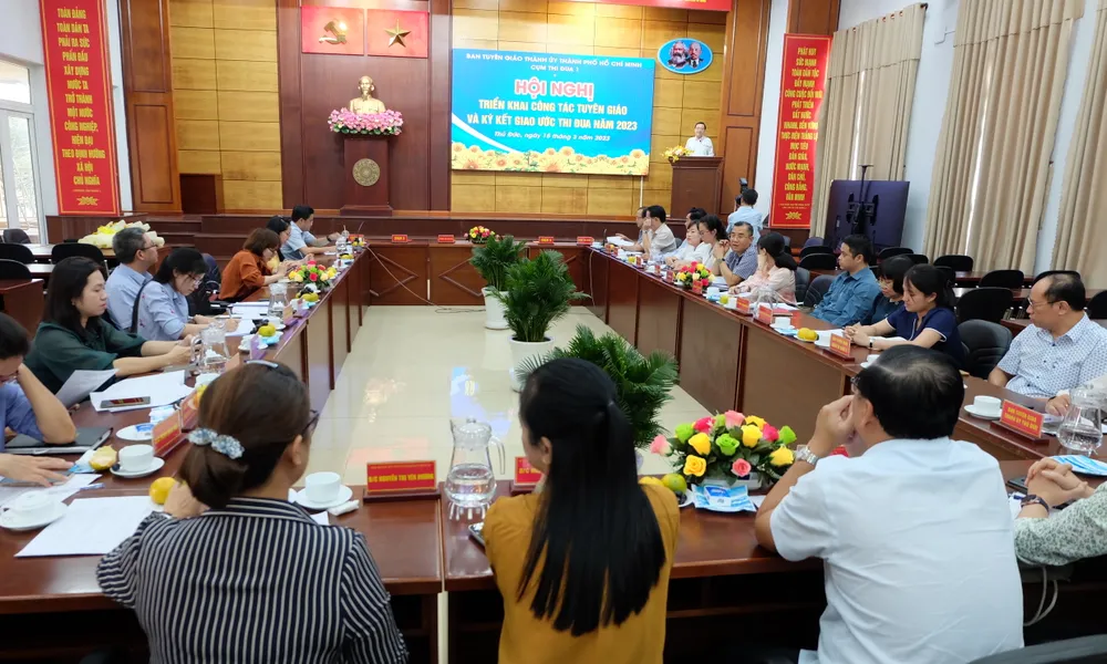 Quang cảnh hội nghị ký kết giao ước thi đua của cụm thi đua 1 Ban Tuyên giáo Thành ủy TPHCM Quang cảnh hội nghị ký kết giao ước thi đua của cụm thi đua 1 Ban Tuyên giáo Thành ủy TPHCM