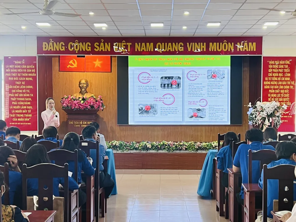 Buổi tập huấn chuyên đề cho cán bộ, công chức tại phường An Lạc A, quận Bình Tân do Đoàn Khối Dân - Chính - Đảng TPHCM tổ chức.