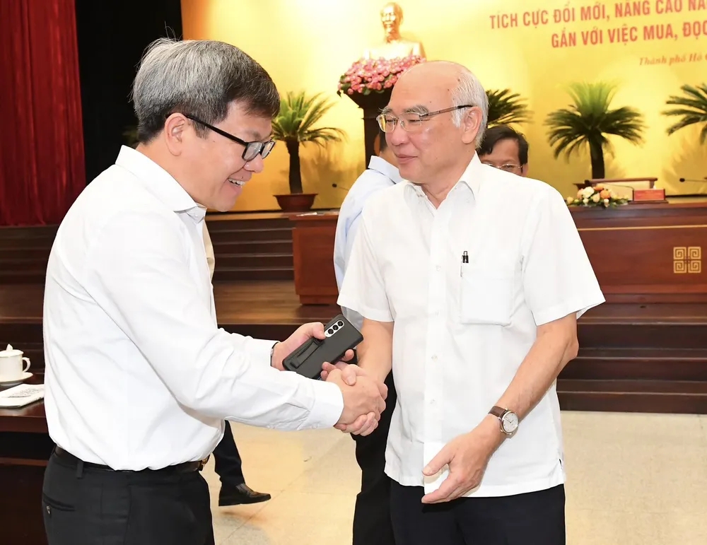 Trưởng Ban Tuyên giáo Thành ủy TPHCM Phan Nguyễn Như Khuê trao đổi cùng đại biểu tham dự hội nghị. Ảnh: VIỆT DŨNG Trưởng Ban Tuyên giáo Thành ủy TPHCM Phan Nguyễn Như Khuê trao đổi cùng đại biểu tham dự hội nghị. Ảnh: VIỆT DŨNG