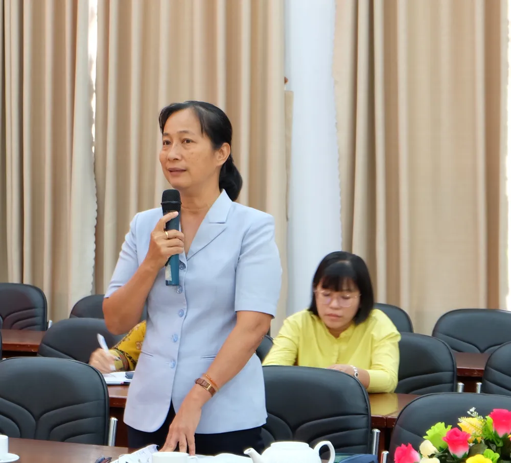 Trưởng ban Tổ chức Thành ủy Thủ Đức Phan Thị Kim Sinh thông tin tại hội nghị Trưởng ban Tổ chức Thành ủy Thủ Đức Phan Thị Kim Sinh thông tin tại hội nghị