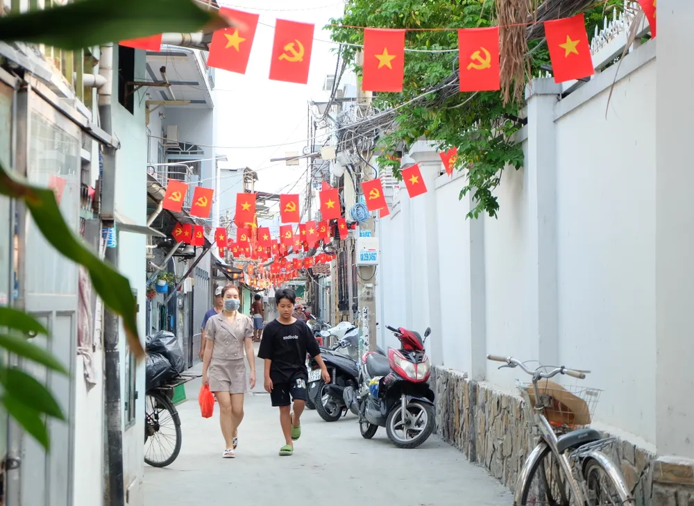 Người dân hẻm 38 Tân Thuận Tây, phường Tân Thuận Tây phấn khởi khi tuyến hẻm trước cửa nhà đã "thay áo mới" Người dân hẻm 38 Tân Thuận Tây, phường Tân Thuận Tây phấn khởi khi tuyến hẻm trước cửa nhà đã "thay áo mới"