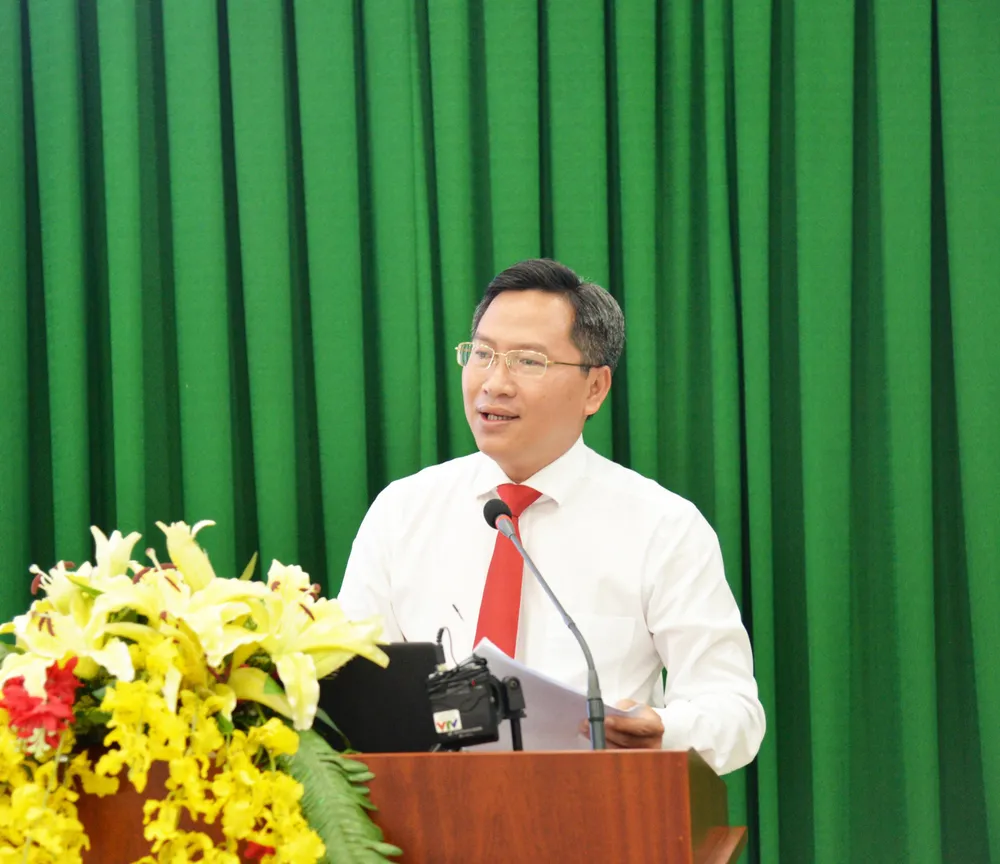 PGS-TS Nguyễn Tấn Phát, Giám đốc Học viện Cán bộ TPHCM phát biểu kết luận hội thảo PGS-TS Nguyễn Tấn Phát, Giám đốc Học viện Cán bộ TPHCM phát biểu kết luận hội thảo