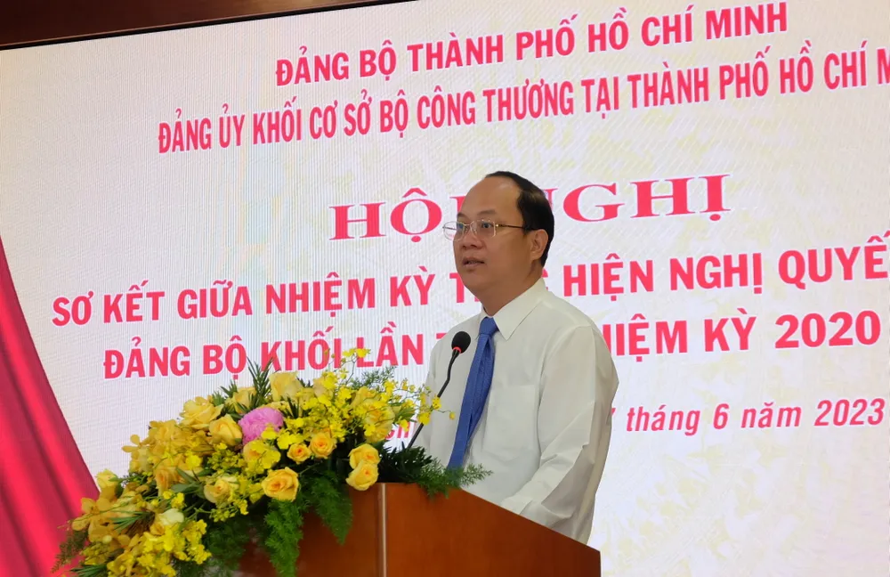 Phó Bí thư Thành ủy TPHCM phát biểu chỉ đạo tại hội nghị Phó Bí thư Thành ủy TPHCM phát biểu chỉ đạo tại hội nghị