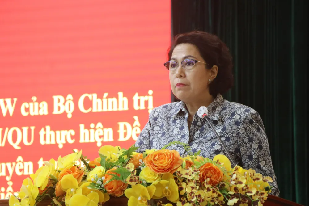 Đồng chí Tô Thị Bích Châu, Ủy viên Ban Thường vụ Thành ủy, Bí thư Quận ủy quận 1 phát biểu chỉ đạo tại hội nghị