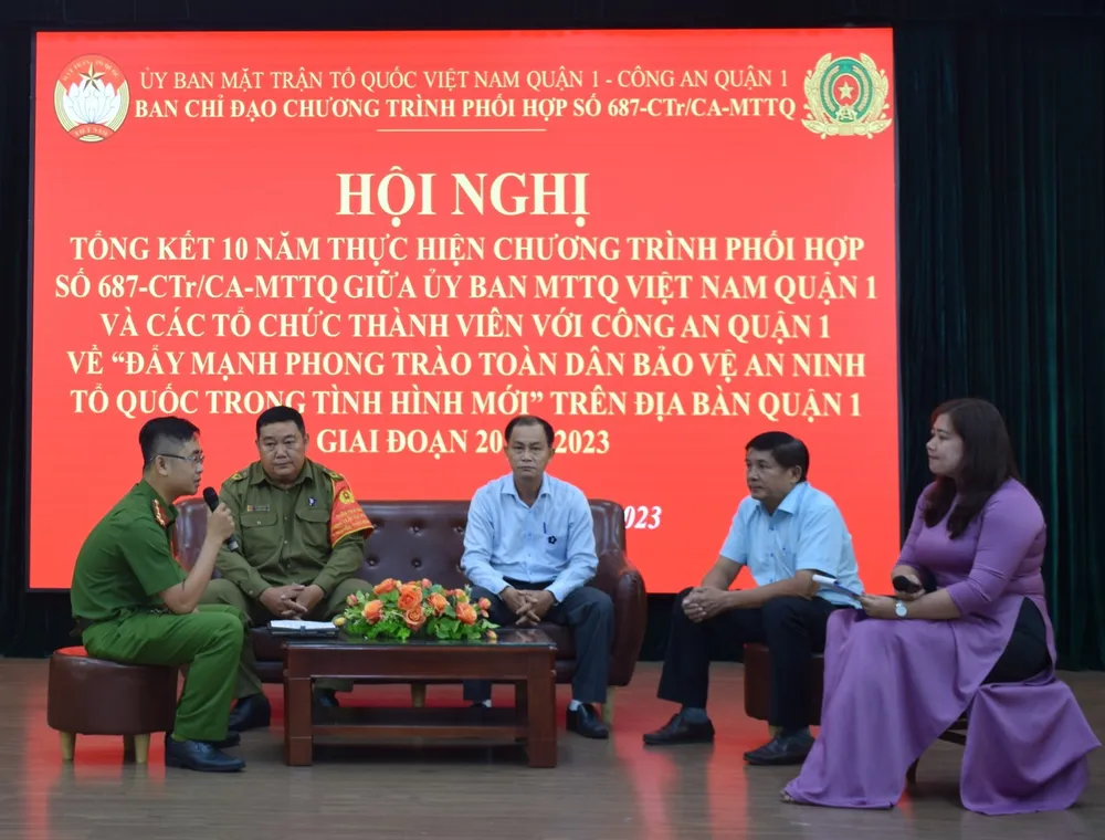 Các cá nhân giao lưu tại hội nghị Các cá nhân giao lưu tại hội nghị