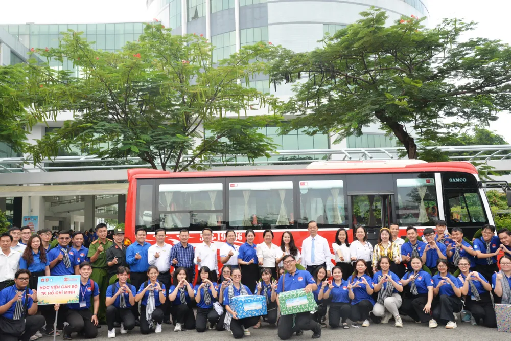 Các chiến sĩ tình nguyện Mùa hè xanh trước thời điểm xuất quân