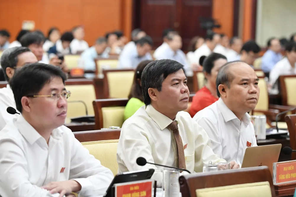 Các đại biểu tham dự kỳ họp thứ 10 HĐND TPHCM khóa X. Ảnh: VIỆT DŨNG