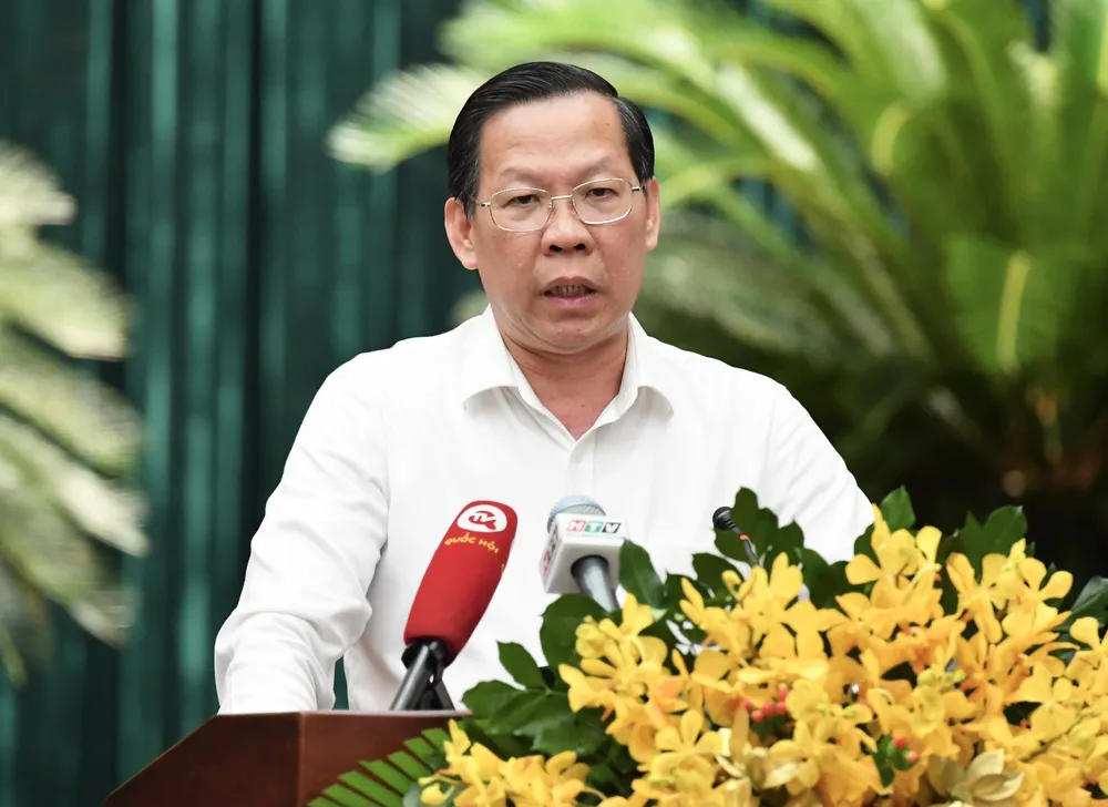 Chủ tịch UBND TPHCM Phan Văn Mãi bổ sung một số ý kiến về các nội dung các đại biểu đã chất vấn. Ảnh: VIỆT DŨNG