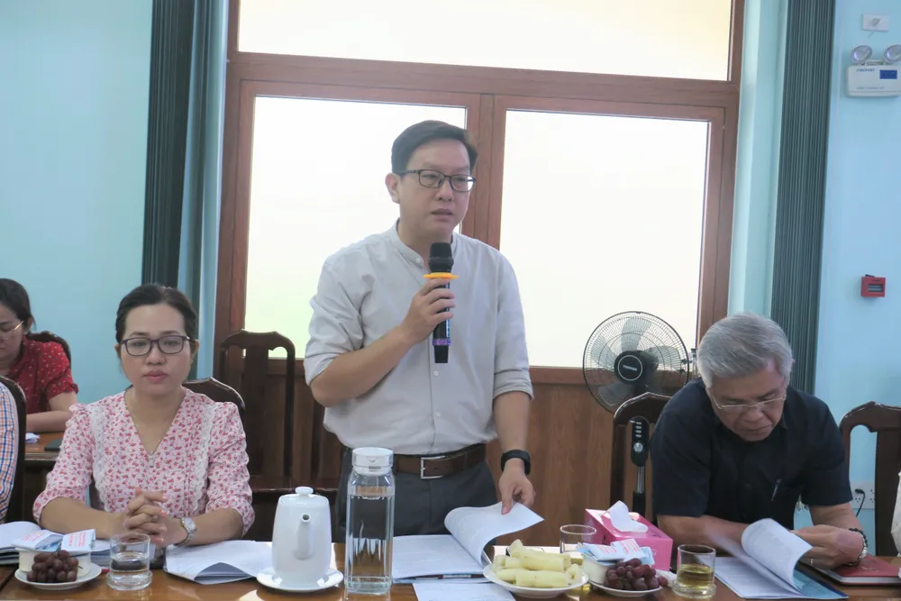 Đại biểu nêu ý kiến tại hội nghị