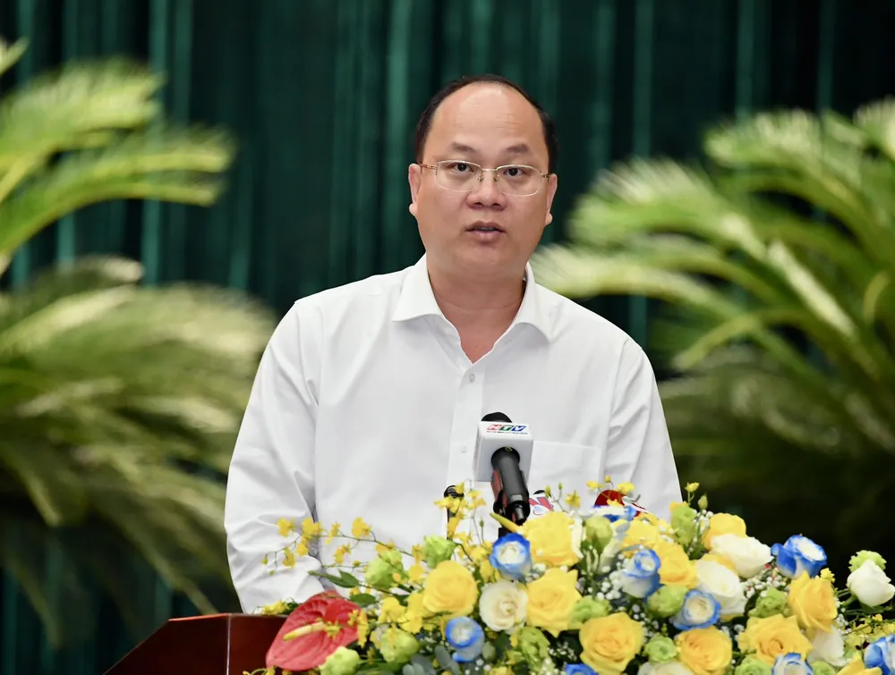 Phó Bí thư Thành ủy TPHCM Nguyễn Hồ Hải trình bày Chỉ thị 27 của Ban Chấp hành Đảng bộ TPHCM về triển khai thực hiện Nghị quyết 98. Ảnh: VIỆT DŨNG