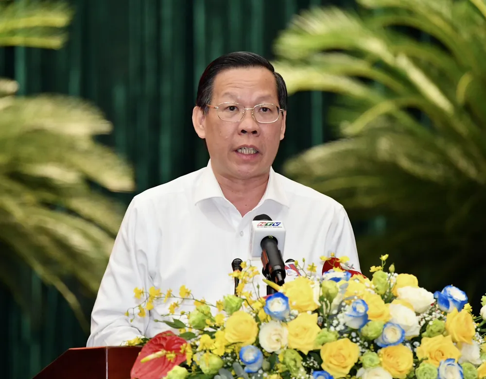 Chủ tịch UBND TPHCM Phan Văn Mãi thông tin về các công việc UBND TPHCM đang triển khai nhằm thực hiện Nghị quyết 98. Ảnh: VIỆT DŨNG