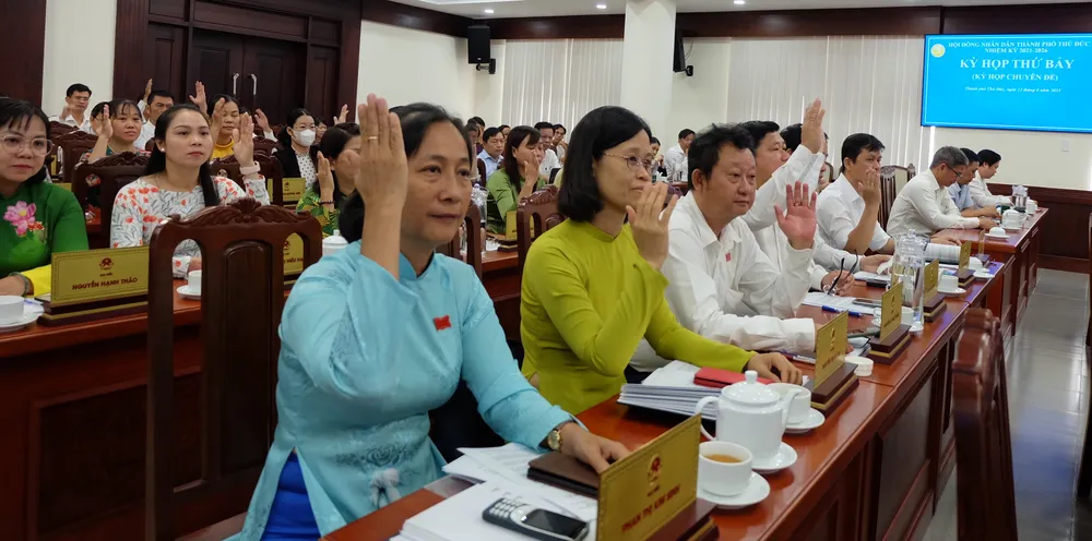 Các đại biểu biểu quyết thông qua Nghị quyết thành lập Ban Đô Thị HĐND TP Thủ Đức Các đại biểu biểu quyết thông qua Nghị quyết thành lập Ban Đô Thị HĐND TP Thủ Đức